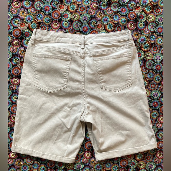 🌞Code Bleu Soho Bermuda EUC - Picture 2 of 5